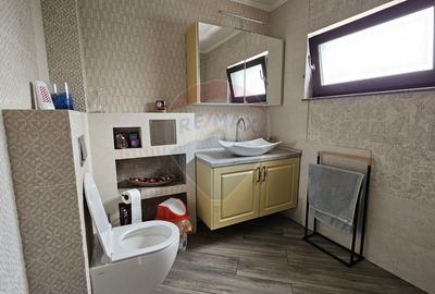 Casă individuală cu 7 camere cu Teren 1000 Mp în Central - 23