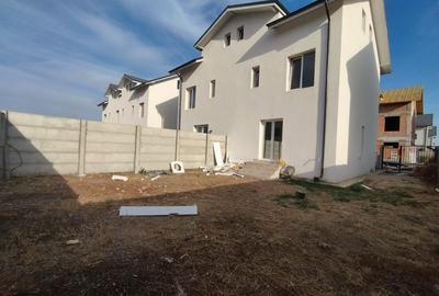 Casă cu 3 camere cu Teren 180 Mp în Central - 1