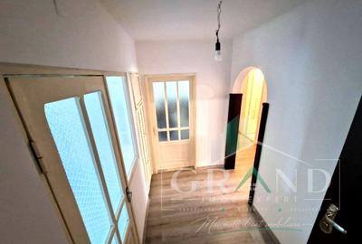 Apartament cu 3 camere decomandat, mobilat în Central