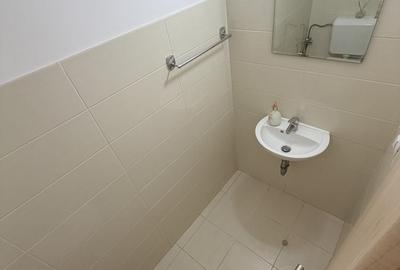 Apartament cu 3 camere decomandat în Tractorul