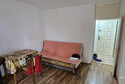 Garsonieră decomandată în Central