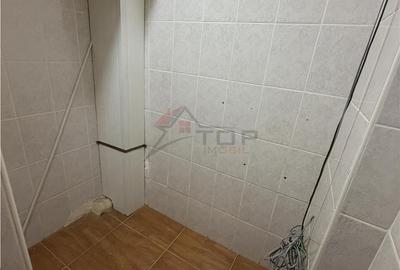 Apartament cu 3 camere decomandat în Nicolina