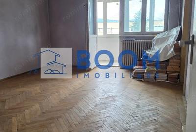 Apartament cu 4 camere decomandat în Traian