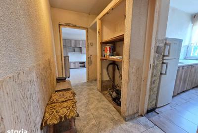 Apartament cu 3 camere semidecomandat în Micro 6 - 2