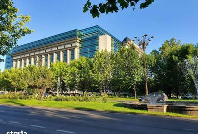 Apartament cu 4 camere semidecomandat în Centrul Civic