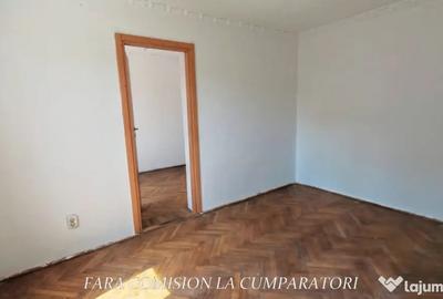 Apartament cu 2 camere semidecomandat în Petrișor