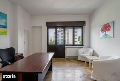 Apartament cu 5 camere în Romană