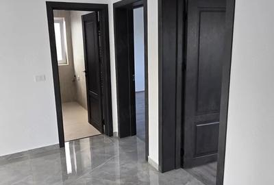 Casă cu 7 camere cu Teren 300 Mp în Central