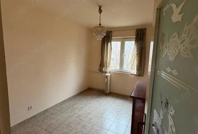 Apartament cu 3 camere semidecomandat în Romanilor
