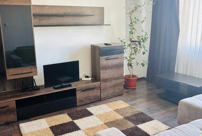 Apartament cu 3 camere semidecomandat în Obor