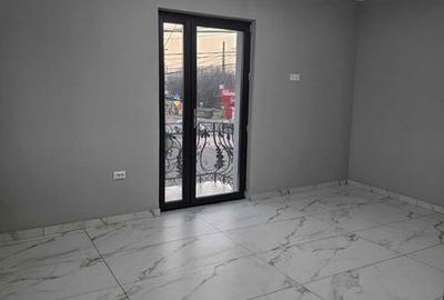 Casă cu 4 camere cu Teren 200 Mp în Central - 1