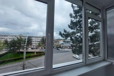 Apartament cu 3 camere semidecomandat în Independenței