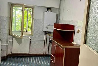 Apartament cu 3 camere decomandat în Târgu Cucu