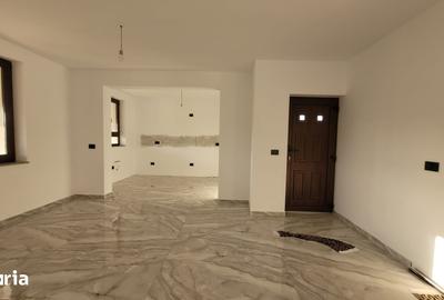 Casă cu 4 camere cu Teren 1000 Mp în Odoreu - 2