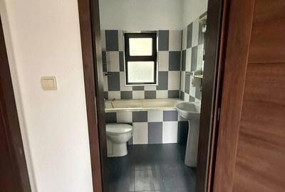 Casă cu Teren 250 Mp în Central