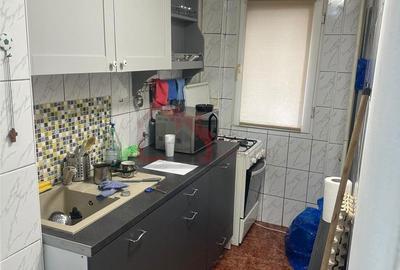 Apartament cu 2 camere decomandat, mobilat în Tei
