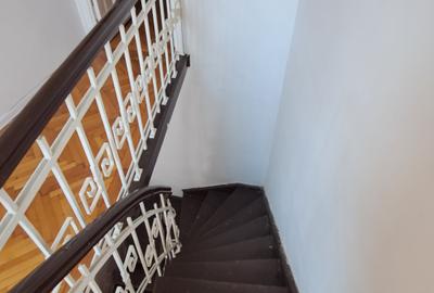 Casă cu 16 camere cu Canalizare în Capitale - 40
