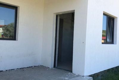 Casă cu 3 camere în Valu lui Traian