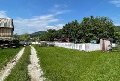 Casă cu 6 camere cu Teren 2000 Mp în Central - 2