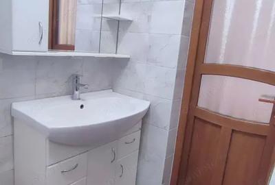 Garsonieră decomandată în Costin Georgian