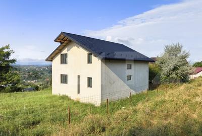 Casă individuală cu 4 camere cu Teren 500 Mp în Bucium