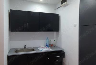 Spațiu comercial, de 50 mp, în Central - 3