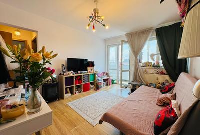 Apartament cu 2 camere semidecomandat, mobilat în P-ța Victoriei