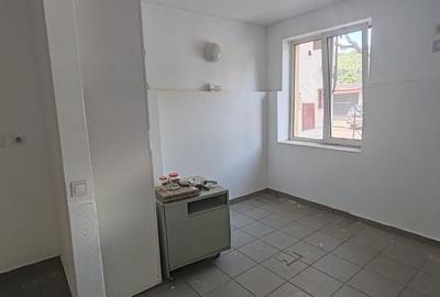 Spațiu comercial, de 100 mp, în Central - 3