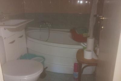 Apartament cu 3 camere decomandat în Aleea Trandafirilor