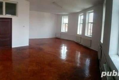 Casă cu 6 camere cu Teren 629 Mp în Tineretului