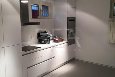 Apartament cu 5 camere semidecomandat, mobilat în Capitale - 7