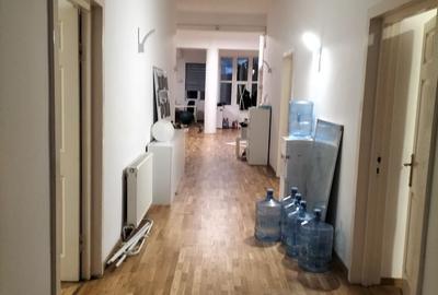 Casă cu 10 camere cu Teren 740 Mp în Andrei Mureșanu