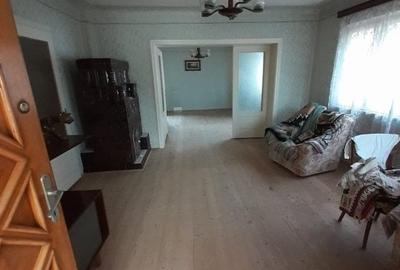 Casă individuală cu 4 camere cu Teren 998 Mp în Izvoarele - 7