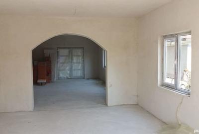 Casă cu 18 camere în Găești - 4