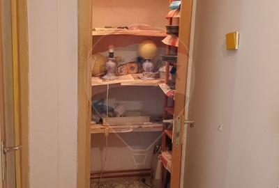 Apartament cu 3 camere decomandat în Central - 1
