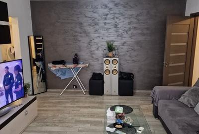 Apartament cu 2 camere semidecomandat în Craiovița Nouă