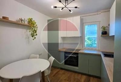 Apartament cu 3 camere semidecomandat în Podu Roș