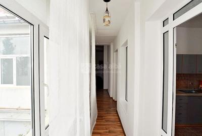Apartament cu 3 camere, mobilat în Piața Unirii