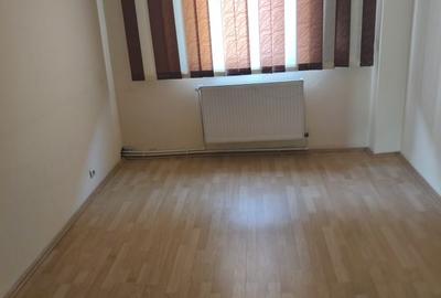 Apartament cu 4 camere semidecomandat în Lacu - 7