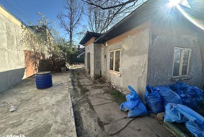 Casă cu 3 camere în Rahova