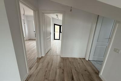 Apartament cu 3 camere semidecomandat în Exterior Vest