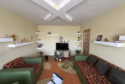 Apartament cu 3 camere decomandat în Sud