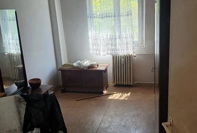 Apartament cu 2 camere decomandat în Poștei - Bucov