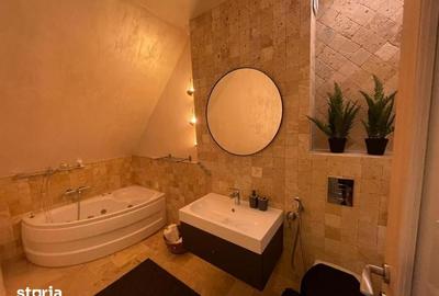Apartament cu 4 camere decomandat în Central