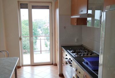 Apartament cu 3 camere decomandat în Aradului