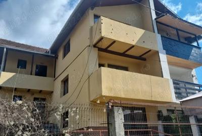 Casă cu 5 camere cu Teren 433 Mp în Central - 10