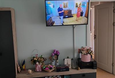Apartament cu 3 camere semidecomandat, mobilat în Casa de Cultură
