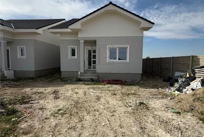 Casă cu 3 camere cu Teren 334 Mp în Moșnița Nouă