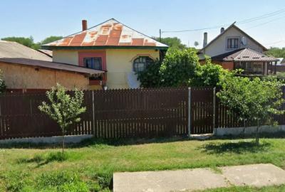 Casă cu 2 camere cu Teren 130 Mp în Negreni - 1
