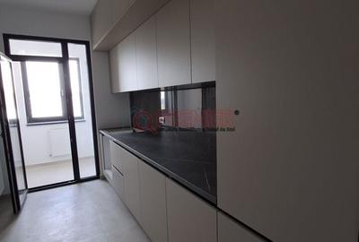 Apartament cu 4 camere în Metalurgiei